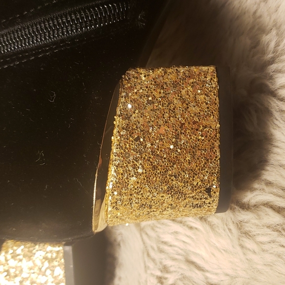 20% off SALE Liz Claiborne 2in Golden Heels size 7.5 - Picture 3 of 8